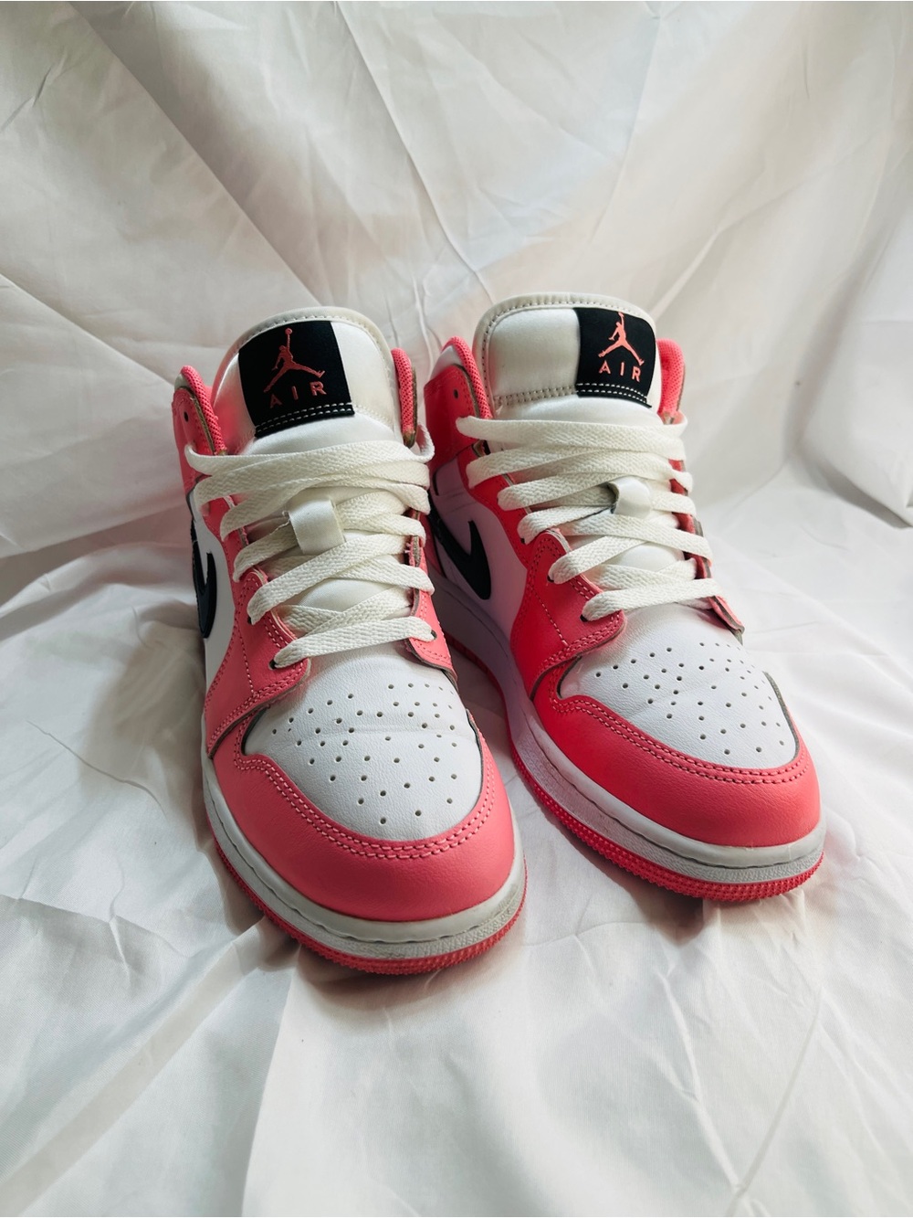 Low-Top kids Jordan Sneakers in Pink, White & Black